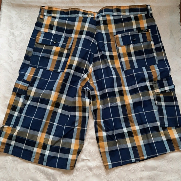 Cargo Walking shorts - Picture 2 of 3